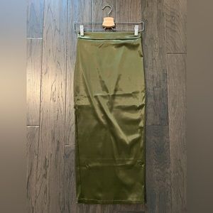 NWOT Fashion Nova Green Satin Midi Skirt, size Small